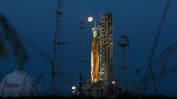 Starship ��������� SLS: NASA ����� ������������ ����������� ������ ��������� ���������